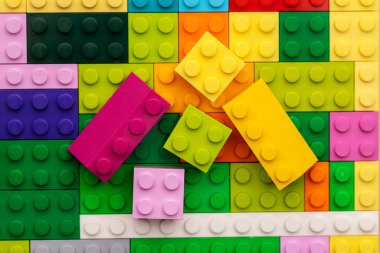 Çocukların plastik bina malzemelerinin ayrıntıları