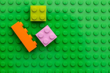 Çocukların plastik bina malzemelerinin ayrıntıları