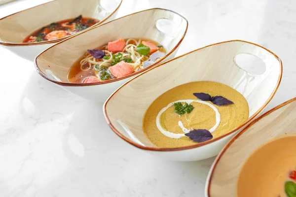 Tom Yam, Miso çorbası ve kremalı çorba.