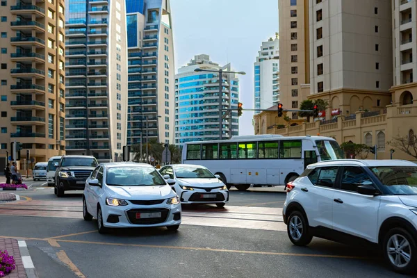 DUBAI, EAU - MARS 2020 : Al Sayorah St à Dubai Marina, EAU — Photo