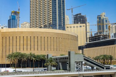 Şeyh Zayed Yolu güneşli bir günde. Dubai, BAE