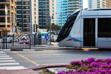 DUBAI, BAE - Mart 2020: Dubai, BAE 'de yeni modern tramvay