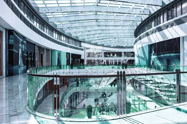 DUBAI, UAE - MARCH, 2020: Fashion Avenue belső kilátás a Dubai Mall-ban — Stock Fotó