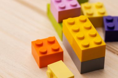 Çocukların plastik bina malzemelerinin ayrıntıları