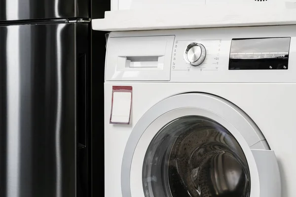 Nueva lavadora en una tienda de electrodomésticos — Foto de Stock