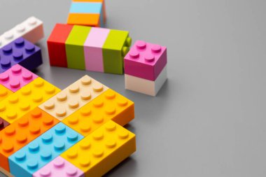 Renkli oyuncakçı detaylarını kapat