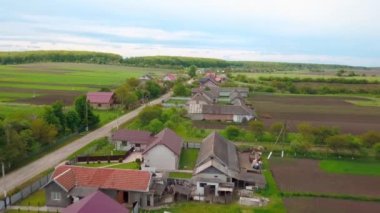 Batı Ukrayna 'daki köy ve tarlaların havadan görünüşü