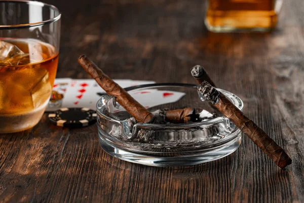 Cigar and playing cards on casino table — Stock Photo, Image