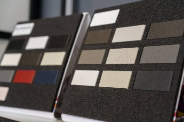 İç mekan için dekoratif yapay taş örnekleriyle göster