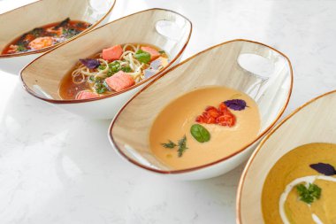 Tom Yam, Miso çorbası ve kremalı çorba.