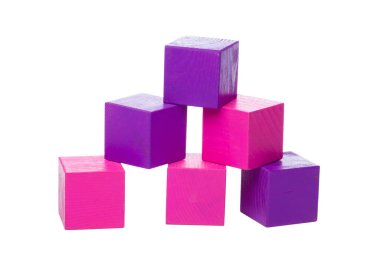 Tahta yapı taşları beyaz arkaplanda izole edildi