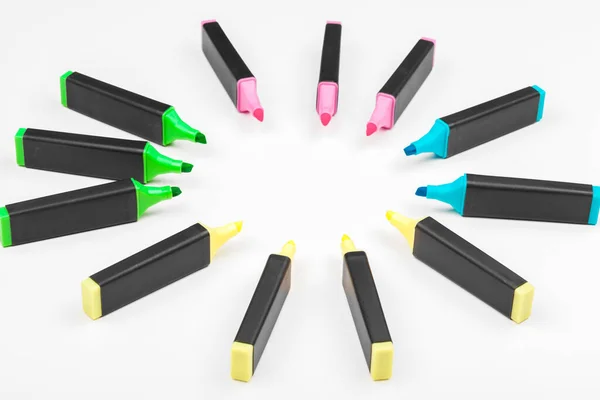 Marcadores coloridos isolados no fundo branco — Fotografia de Stock