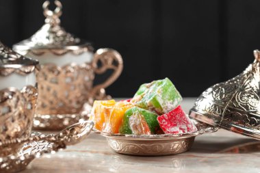 Geleneksel Türk kahvesi ve Türk lokumu