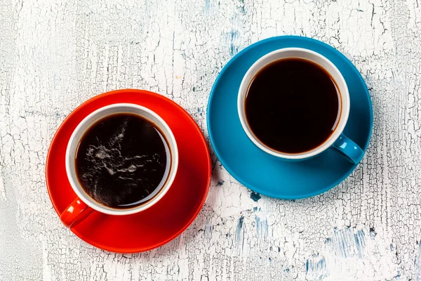 Čas na kávu. Jasné barevné složení šálků kávy — Stock fotografie