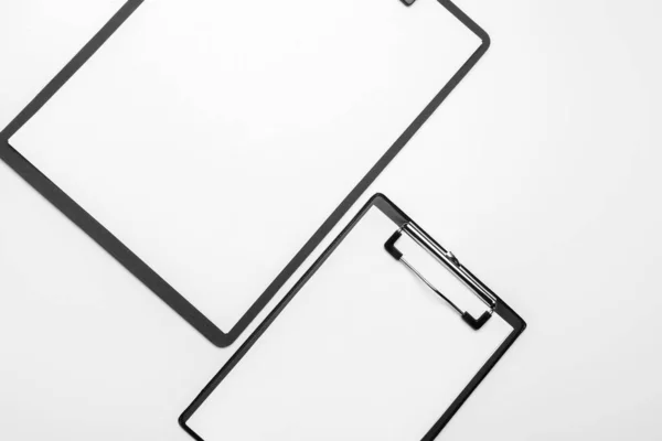 Black clipboard with blank white sheet attached on white background — Stock Photo, Image