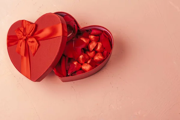 Geschenkdoos, chocolade voor Valentijnsdag — Stockfoto