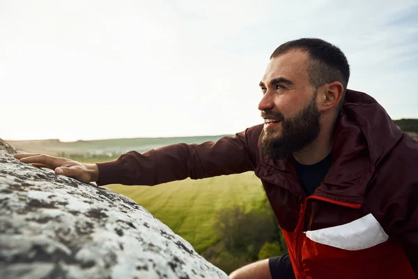 Close up of a man climbing the mountain — Stock Photo, Image