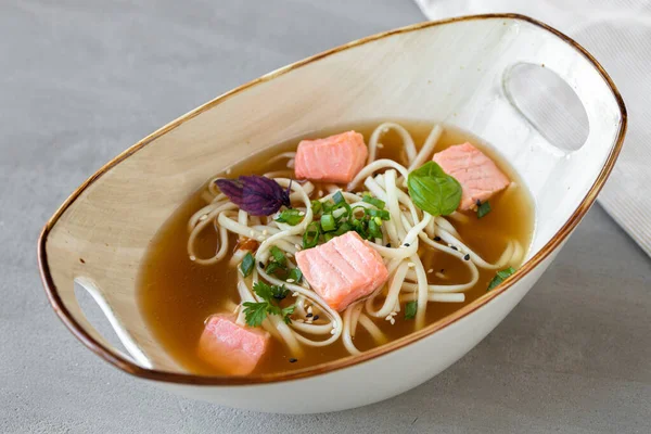 Sopa japonesa de miso con salmón y queso tofu — Foto de Stock