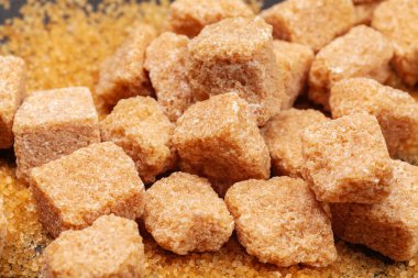 Koyu arkaplanda kaya şekeri