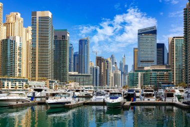 Dubai Marina gökdelenleri ve Dubai limanı, Birleşik Arap Emirlikleri
