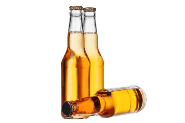 Botella de cerveza ligera aislada sobre fondo blanco de cerca — Foto de Stock
