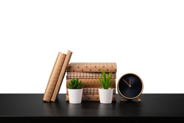 Kitap yığını ve çalar saat, kavramı okuma zamanı.