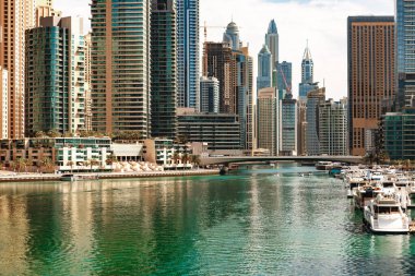 Dubai Marina gökdelenleri ve Dubai limanı, Birleşik Arap Emirlikleri