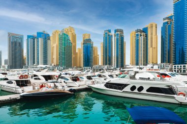 Dubai Marina gökdelenleri ve Dubai limanı, Birleşik Arap Emirlikleri