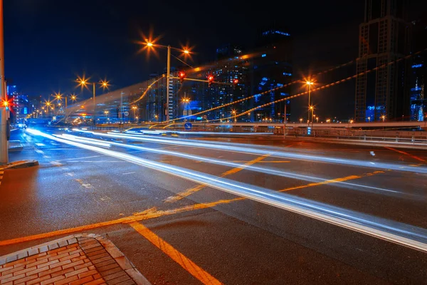Long exposure of moving cars on night road in Dubai — Stock Photo, Image