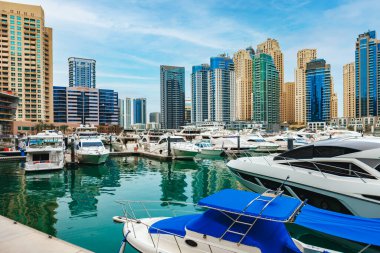 Dubai Marina gökdelenleri ve Dubai limanı, Birleşik Arap Emirlikleri