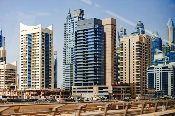 Stadtbild von Dubai bei Tag — Stockfoto