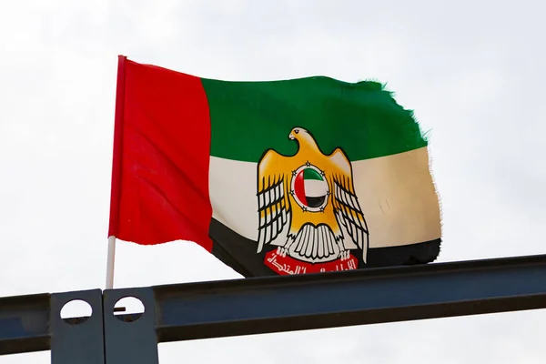 En Förenade Arabemiratens flagga i vinden — Stockfoto