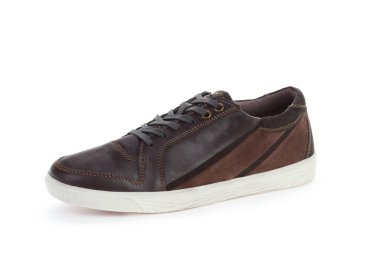 Beyaz arka planda izole rahat erkek deri ayakkabı