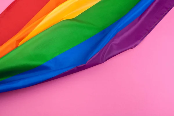 Textura de tela de la bandera gay arco iris de cerca — Foto de Stock