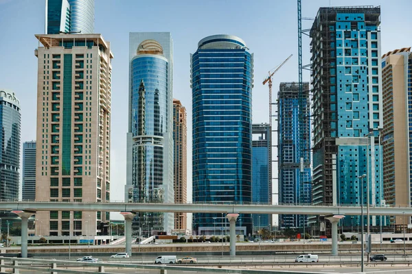 Дневной городской пейзаж Дубая — стоковое фото