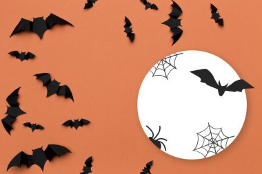 Cadılar Bayramı geçmişi ve dekorasyon konsepti - yarasalar uçuyor