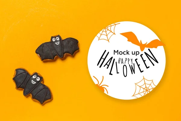 할로윈 컨셉 - 주황색 배경 쿠키 박쥐 — 스톡 사진