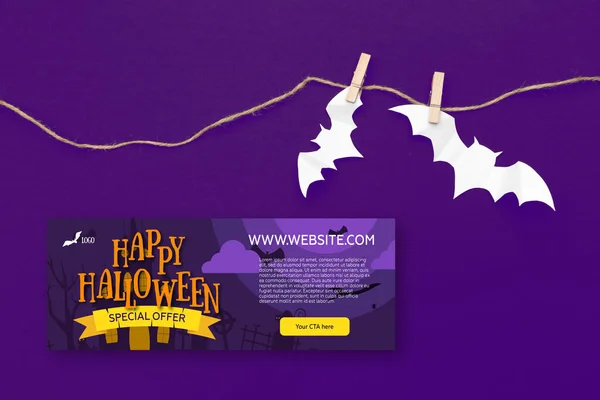 Happy halloween a dekorace koncept - papír netopýři na fialovém pozadí — Stock fotografie
