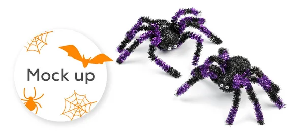 Halloween conceito assustador com aranhas decorativas no fundo branco — Fotografia de Stock