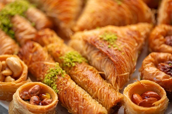 Primer plano de delicioso baklava en un buffet de hotel — Foto de Stock