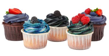 Renkli kapkek grubu beyaz arkaplanda izole edildi