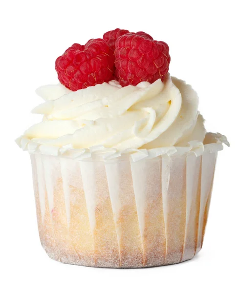 Chutný cupcake se smetanou top izolované na bílém pozadí — Stock fotografie