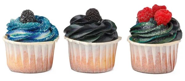 Tři mňam cupcakes s polevou izolované na bílém pozadí — Stock fotografie