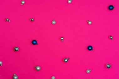 Noel süslemeleri desenli pembe arkaplan