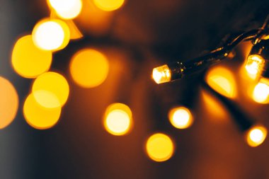 Tatil çelenginin Bokeh ışığı yakın