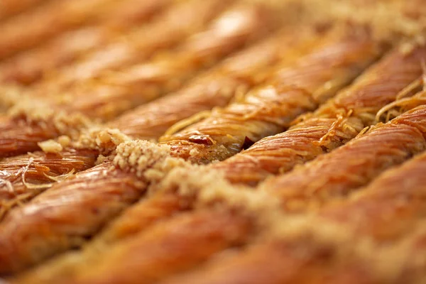 Close-up van heerlijke baklava aan een hotelbuffet — Stockfoto
