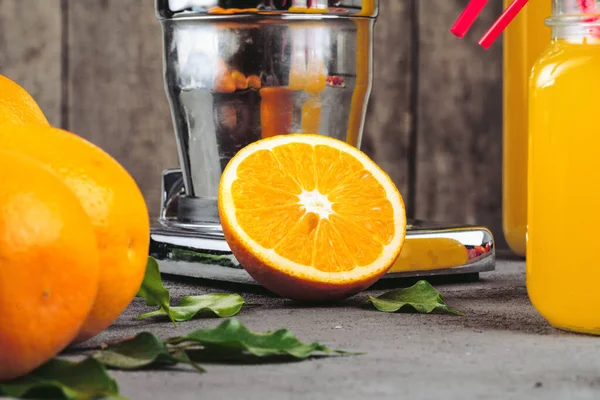 Orange juicer apparatus on kitchen table close up — Stock Photo, Image