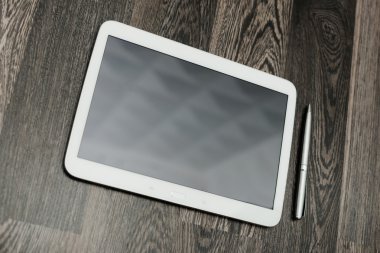 Dijital tablet üzerinde çalışma masası