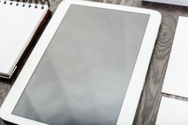 Dijital tablet üzerinde çalışma masası