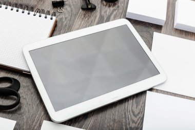 Dijital tablet üzerinde çalışma masası